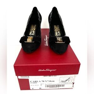 SALVATORE FERRAGAMO CARLA 70mm BLACK SUEDE WITH SCALLOPING TRIM BOW PUMPS SIZE 4